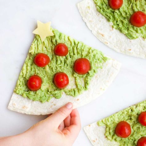 Christmas Fruit Snacks, Avocado Christmas, Christmas Fruit Salad, Christmas Snacks Easy, Healthy Christmas Snacks, Christmas Party Snacks, Kids Veggies, Toddler Christmas Tree, Party Snacks Easy