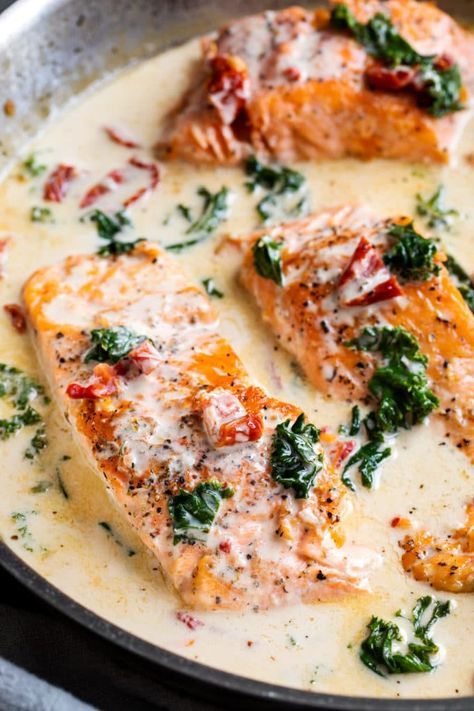 Tuscan Salmon Recipe, Cheese Restaurant, Salmon Filets, Cream Cheese Sauce, Tuscan Recipes, Resep Seafood, Creamy Garlic Chicken, Garlic Cream Sauce, Creamy Garlic Sauce