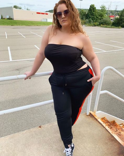 Shelby Fetterman (@shhhelbss) • Instagram-Fotos und -Videos Shelby Fetterman, Fashion Nova Curve, September 8, Strapless Top, Two Piece Pant Set, Stairs, Jumpsuit, Instagram Photos, Photo And Video