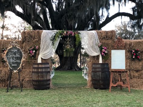 Hay Bales Wedding Decorations, Rustic Outdoor Wedding Ceremony Country Hay Bale Seating, Hay Wedding Decor, Hay Benches For Wedding, Hey Bales Wedding, Hay Bale Wedding Decor, Hay Field Wedding Ceremony, Hay Bale Wedding Arch, Diy Wedding Doors Entrance