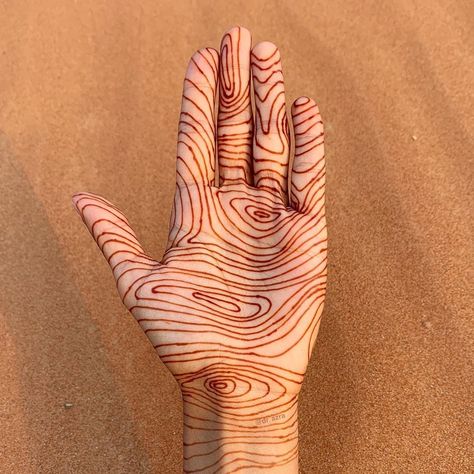 Forget a manicure… Minimalist Henna, Cool Henna, Cream Tattoo, Henne Tattoo, Cute Henna Tattoos, Jagua Henna, Henna Style Tattoos, Henna Nails, Henna Designs For Men