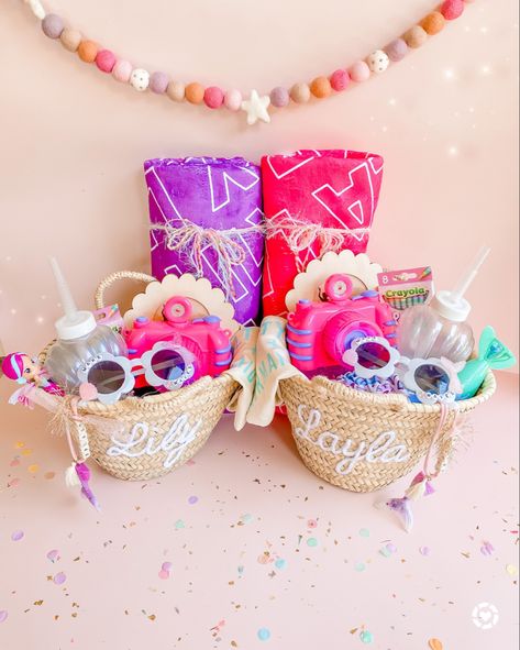 Summer basket. Summer gift idea. Gift idea for kids. Girls gift ideas. Mermaid. Creative Easter Basket Ideas, Beauty Gift Basket, Summer Gift Baskets, Easter Basket Themes, Last Week Of School, Creative Easter Baskets, Kids Gift Baskets, Holiday Baskets, Kids Baskets