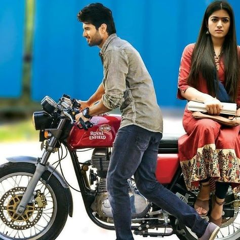 Geeta govindam Vijay devarakonda with rashmika mandanna Geetha Govindam Wallpapers, Geetha Govindam, Vijay Deverakonda, Romantic Couple Images, Vijay Actor, Cute Celebrity Couples, Vijay Devarakonda, Rashmika Mandanna, Romantic Photoshoot