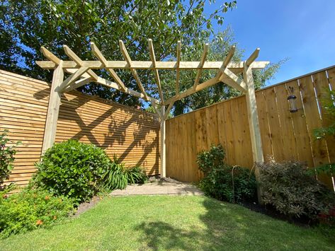 Garden Wind Break Ideas, Triangular Pergola, Garden Seating Area Ideas, Corner Pergola, Garden Seating Area, Building A Pergola, Back Garden Design, Meditation Garden, Patio Covers