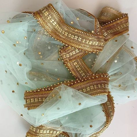 Net Duppata Designs, Net Dupatta Designs Ideas, Stylish Dupatta Designs, Net Dupatta Designs, Duppattas Designs Ideas, Dupatta Designs Ideas, Wedding Dupatta, Dupatta Design, Heavy Dupatta