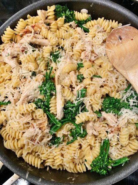 Chicken And Broccoli Rabe Recipes, Chicken And Fusilli Pasta, Broccoli Rabe Recipes, Broccoli Rabe Pasta, Broccoli Rabe Recipe, Pasta Con Broccoli, New Chicken Recipes, Fusilli Pasta, Broccoli Rabe