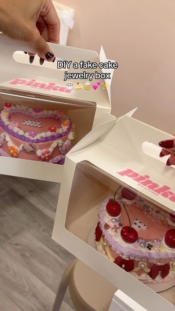 Secret Los Angeles on Instagram: "How cute are these DIY fake cake jewelry boxes?! 🎂😍 this is the perfect activity with friends.✨ Tag who you’re taking below 👇 #mysecretla 📍: @pinkulittletokyo 🎥: TikTok/aliyawears @aliyahwears . . . #losangeles #diy #fun" Fake Cake Box Ideas, Cake Jewellery Box Diy, Diy Package Box Ideas, Fake Cake Jewelry Box, Fake Cake Box Diy, Fake Cake Jewelry Box Diy, Cake Jewelry Box Diy, Fake Cakes For Display Diy, Craft Packaging Ideas