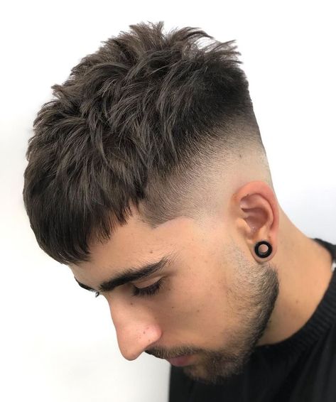 Men Fade Haircut Short, Short Fade Haircut, Styling Hacks, Mens Haircuts Short Hair, Crop Haircut, Gents Hair Style, Men Haircut Curly Hair, New Hair Do, Mens Hair Colour