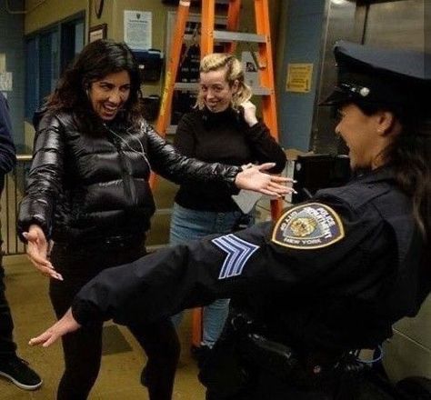 Rosa And Amy, Brooklyn 99 Cast, Brooklyn Nine Nine Funny, Jake And Amy, Gina Linetti, Rosa Diaz, Amy Santiago, Stephanie Beatriz, Oh Captain My Captain