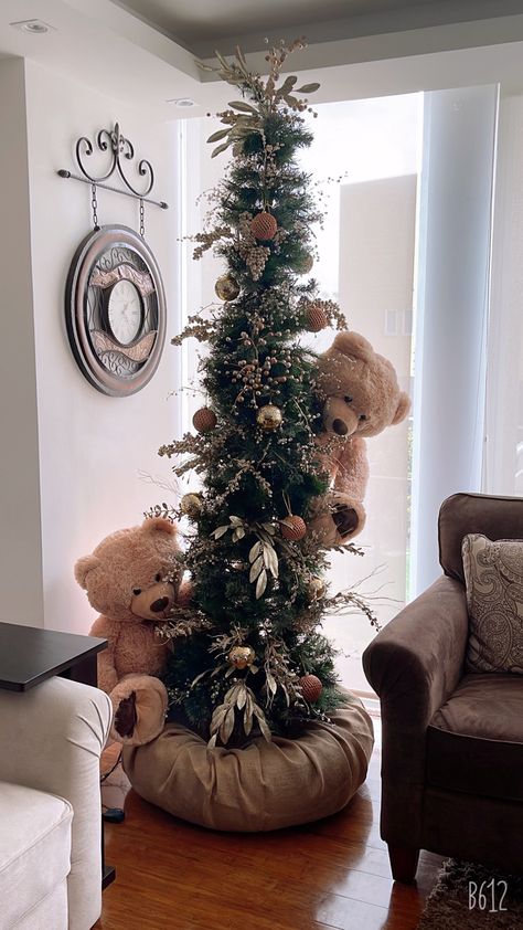 Christmas Tree Bear Theme, Slim Christmas Tree Decor Ideas, Draw Christmas Tree, Aesthetic Cozy Christmas, Wallpaper Christmas Aesthetic, Bedroom Christmas Decorations, Pencil Christmas Tree Ideas Decorating, Christmas Aesthetic Cozy, Christmas Decor Bedroom