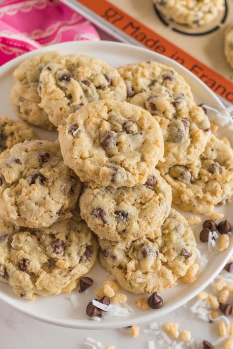 a plate of rice krispie cookies with chocolate chips Chocolate Chip Rice Krispie Cookies, Cookies With Rice Krispies In Them, Rice Krispie Cookies Recipes, Rice Krispie Chocolate Chip Cookies, Cookies With Rice Krispies, Rice Krispie Cookies, Fun Cookie Recipes, Chocolate Rice Krispies, The Best Rice