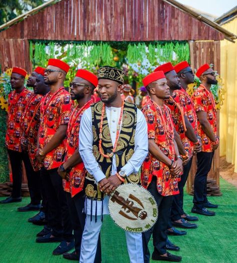 Team Groom!😍 . Bride @emerlindaaa . #igboweddings #igbowedding #igbobride #igbankwu #igboweddingsonline #iwoevents Wedding Outfit For Men, Isi Agu, Groomsmen Outfit, Igbo Traditional Wedding, Wedding Groomsmen Attire, Igbo Bride, Grooms Men, Igbo Wedding, Groomsmen Looks