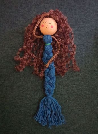 Diy Mermaid Ornament, Mermaid Diy Crafts, Diy Yarn Dolls, Dolls Handmade Diy, Easy Yarn Crafts, Mermaid Crafts, Yarn Dolls, Mermaid Diy, Doll Diy Crafts