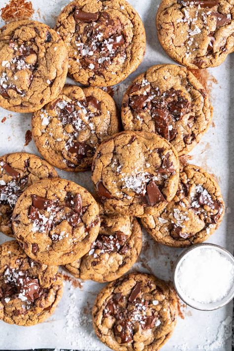 Brown Butter Spelt Chocolate Chip Cookies Walnut Cookie Recipes, Chocolate Chip Walnut Cookies, A Glass Of Milk, Walnut Cookies, Chocolate Chunk Cookies, Baked Goodies, Classic Cookies, Tea Cakes, Cookies Ingredients