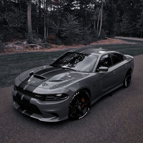 Nice Trucks Dream Cars, Dodge Charger Hellcat Srt, Dodge Charger Hemi, Black Dodge Charger, Hellcat Srt, Ram Cars, 2018 Dodge Charger, Dodge Charger Hellcat, Aesthetic Vogue