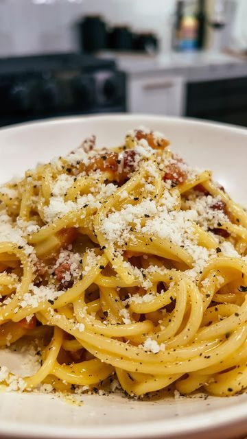 Erin O'Brien | Lifestyle Blog on Instagram: "Is there any better way to celebrate National Pasta Day than with @granofarina Carbonara recipe!? 🍳🥓🍷🇮🇹 The correct answer is no! We’ve been missing Italy and the only right answer (aside from booking a trip back) was making this. Andrew claims it tasted just like the carbonara we ate in Rome and it’s all thanks to Pino and Julia. Meeting them was a highlight of our trip and they’ve inspired us so much. Just like many Italian dishes, there’s alwa Black Pepper Pasta, Best Carbonara, Spaghetti Pasta Recipe, National Pasta Day, Best Spaghetti, Pasta Water, Pecorino Romano, Pepper Pasta, Carbonara Recipe