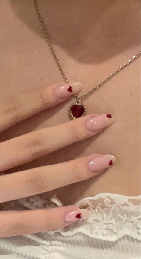 How To Do Heart Nails, Valentine Outfit Inspiration, Nails Aesthetic Simple, Scarlet Nails, Nail Inspiration Almond, Heart French Nails, Red Heart Nails, Valentines Outfit Ideas, Heart Tip Nails