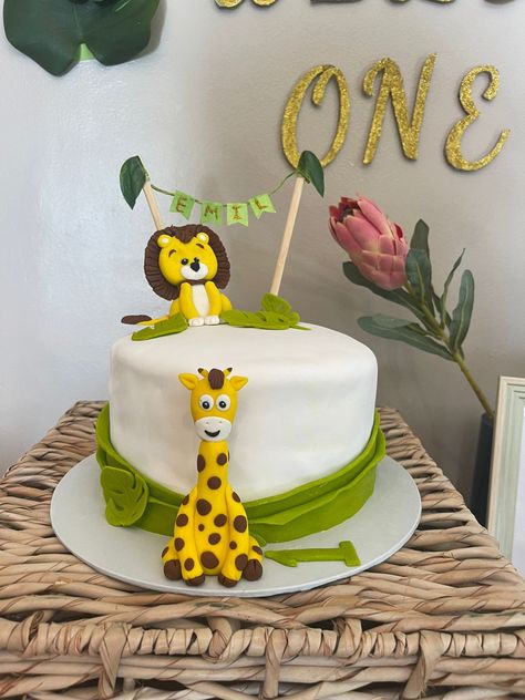 Vanilla caramel cake with cute animal figurines Birthday Animal Cake, Wild One Birthday Cake, Cake Lion, One Birthday Cake, Wild One Birthday, Animal Cake, First Birthday Cakes, Wild One, Animal Birthday