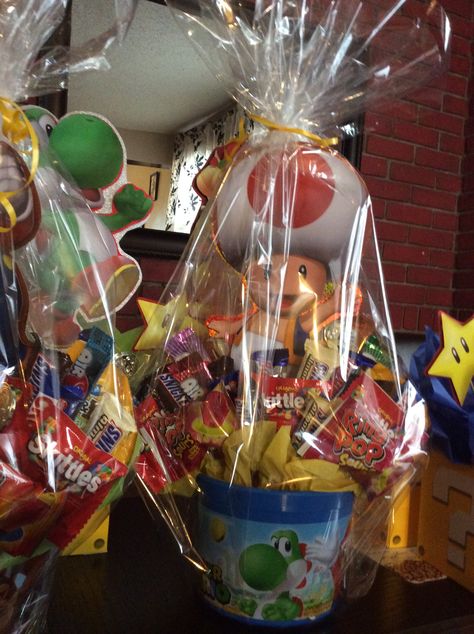 Super mario gift basket Super Mario Gift Basket, Mario Easter Basket, Super Mario Gifts, Easter Cooking, Candy Themed Party, Jelly Beans Easter, Decorating Easter Baskets, Easter 2021, Super Mario Birthday