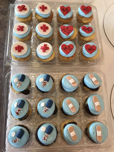 First Responder Cupcakes, Emt Cupcake Ideas, Cupcakes For Nurses, Medical Cupcakes, Paramedic Graduation, Nurse Cupcakes, Nurse Graduation Party Decorations, Medical Coding Jobs, Cupcakes Graduation