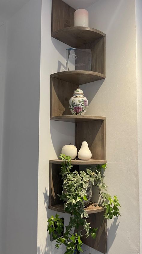 Floating Bookshelf, Floating Shelves Living Room, Corner Wall Shelves, Zigzag Design, Wooden Bookcase, Modern Home Interior Design, Corner Wall, Floating Wall Shelves, Floating Wall