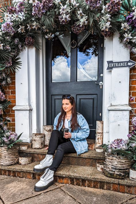 White Dr marten Sinclairs styled with an oversized denim jacket - both via vinted White Sinclair Dr Martens Outfit, Dr Martens Sinclair White, Sinclair Dr Martens Outfit, Dr Martens Jadon Outfit, White Dr Martens Outfit, Sinclair Dr Martens, Jadon Outfit, Dr Martens Sinclair, Dr Martens Outfits