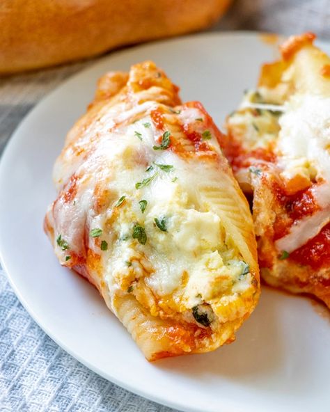 Jumbo Stuffed Shells, Stuffed Jumbo Shells, Jumbo Shell Recipes, Jumbo Shells, Shell Pasta Recipes, Spinach Stuffed Shells, Easy Marinara Sauce, Stuffed Shells Ricotta, Stuffed Pasta