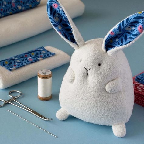 Stuffed Bunny Sewing Pattern Free, Rabbit Sewing Pattern, Bunny Sewing Pattern, Bunny Sewing, Springtime Crafts, Bunny Soft Toy, Toy Making, Sewing Fleece, Sherpa Fabric