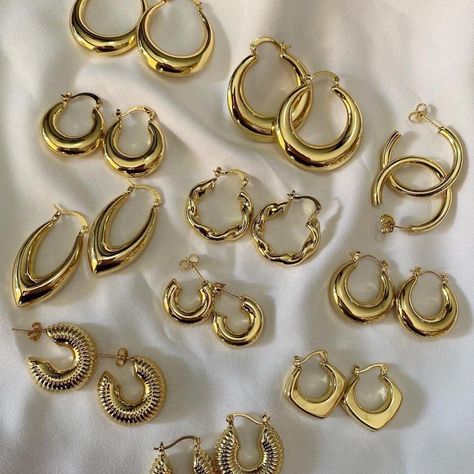 Acssesories Trend 2024, White Jewelry Aesthetic, Earrings Trend 2024, Accesories Outfit Jewelry, Trendy Jewelry 2024, Trending Jewelry 2024, Classy Gold Jewelry, Gold Ear Jewelry, Trendy Gold Earrings