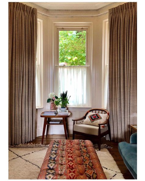 Maura Byrne on Instagram: “Head over heels with my brand spanking new curtains made by the amazing and delightful @junerayfusinteriors 😍😍 And thanks to…” Bay Window Blinds Living Room, Curtains For Bay Window, Turquoise Blue Curtains, Bay Window Curtain Ideas, Bay Window Blinds, Bay Window Treatments, Bay Window Living Room, Cottage Curtains, Bay Window Curtain