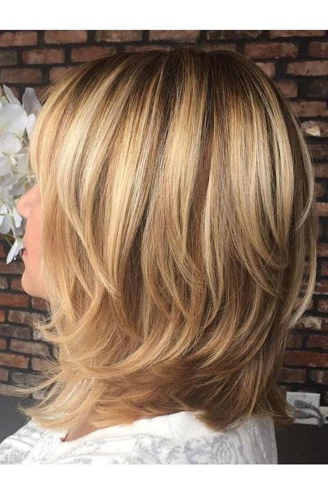 Flippy Layers, Medium Layered Haircuts, Mid Length Hair With Layers, Medium Layered Hair, Haircut Types, Shoulder Length Hair Cuts, Haircuts For Medium Hair, Donatella Versace, Mid Length Hair