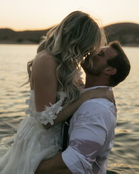 bucketlist moment: wedding dress in lake✔️ Lake Wedding Photo Ideas, Wedding Photo Lake, Swimming Wedding, Lake Wedding Photos, Lake Swimming, Lake Photoshoot, Wedding Lake, Boat Wedding, Wedding Shoots