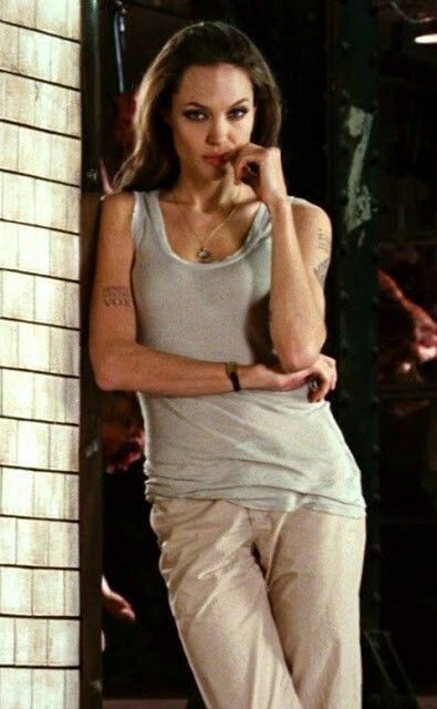 Wanted Angelina Jolie, Angelina Jolie Body, Wanted 2008, Angelina Jolie Style, Angelina Jolie Photos, Gigi Hadid Outfits, 2000s Outfits, Woman Suit Fashion, Lara Croft