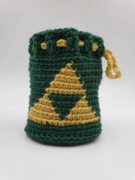 Zelda Triforce Dice Bag – Ninja Cat Crafts Triforce Crochet, Crochet Zelda, Dnd Crochet, Zelda Crochet, Zelda Pattern, Nintendo Crochet, Zelda Diy, Zelda Triforce, Cross Stitch Crochet