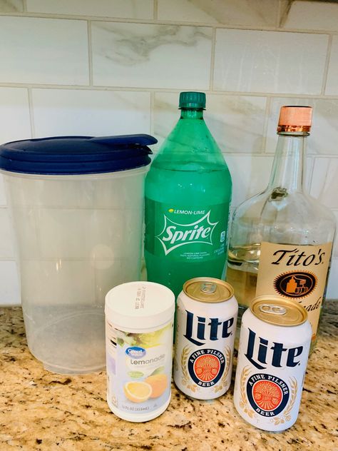 Titos Vodka Drinks, Beach Recipes, Tailgate Ideas, Adult Beverages Recipes, Happy Juice, Alcohol Beverages, Beer Recipe, Summer Drinks Alcohol, Summer Beer