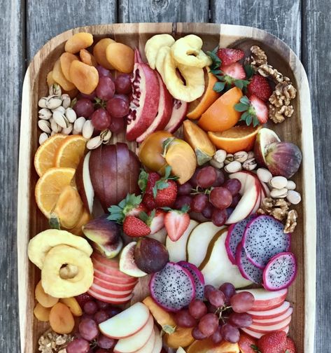 How To Make An Irresistible Winter Fruit Platter – SIMMER + SAUCE Winter Fruit Platter, Seasoned Nuts, Fruit Collage, Crudite Platter, Winter Fruit, Fruit Arrangements, Types Of Fruit, Fall Fruits, Fruit Platter