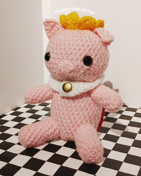 #honeystonebarrow #crochet #crochetdoll #doll #handmade #homemade #pig #technoblade #technobladeplush #technobladedoll #technobladecrochet Pig Technoblade, Stone Bar, Doll Handmade, Crochet Doll, Dolls, Crochet