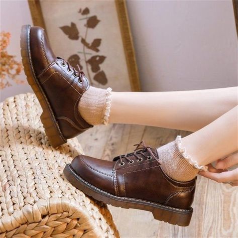 Girls Uniform Shoes, Retro Skirts, Harajuku Shoes, Women Oxfords, Oxford Shoes Brown, School Uniform Shoes, Oxford Platform Shoes, Shoes And Socks, Black Oxford Shoes