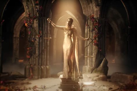 Take a look at all the Easter eggs in Taylor Swift's Midnights music videos, including "Karma," "Lavender Haze," "Bejeweled" and "Anti-Hero," including her references to past eras and hints at upcoming re-recordings Taylor Swift Karma Music Video, Taylor Swift Love Songs, Karma Music Video, Wonderland Taylor Swift, Taylor Swift Karma, Taylor Swift Cat, Taylor Swift Youtube, Taylor Guitars, Lavender Haze