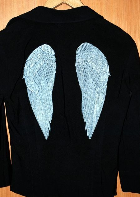 Angel Wings Embroidery, Wings Embroidery, Embroidery Simple, Advanced Embroidery Designs, Advanced Embroidery, Halloween Designs, Embroidery Fonts, Embroidery Fashion, Girly Stuff