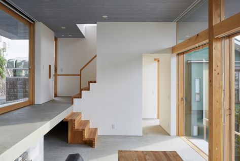 Japanese Architecture House, Platform House, Japan Architecture, Tiny House Loft, Retreat House, Study Area, Minimal Home, Stair Storage, Japanese Interior