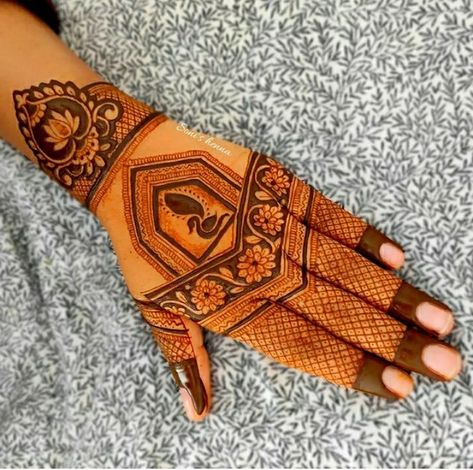 Palm Mehendi, Minimal Henna, Peacock Mehndi, Peacock Mehndi Designs, Mehendi Art, Mehndi Designs Bridal Hands, Mehndi Design Pictures, Dulhan Mehndi, Mehndi Design Images