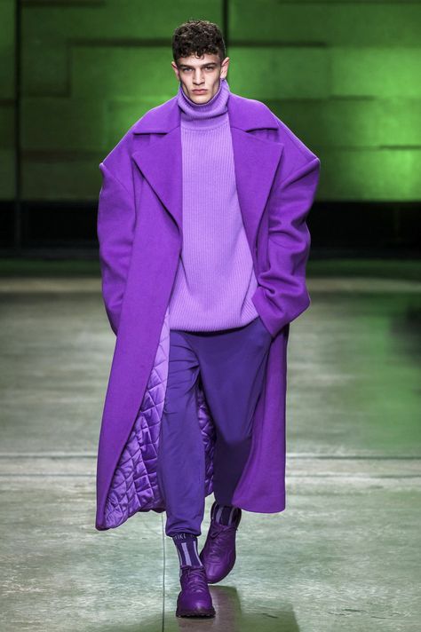 Weird Fashion Men, 90s Party Outfit Men, Blue Coat Men, Practice Poses, Nye 2025, Rich Style, High Fashion Men, Winter Typ, Purple Outfits