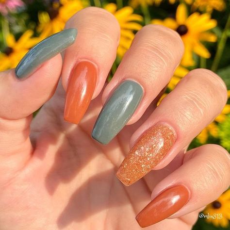 Orange Green Nails Ideas, Green And Orange Nails Fall, Dip Powder Nails With Designs Fall, Orange And Green Fall Nails, Burnt Orange Nail Ideas, Orange Nail Ideas, Burnt Orange Nails, Orange Nail Designs, Orange Nail