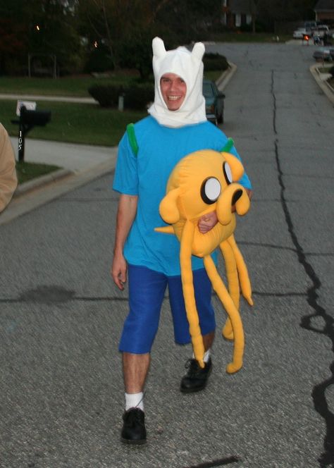 Finn // Adventure Time Fin Cosplay Adventure Time, Chowder Cosplay, Finn Cosplay Adventure Time, Finn Adventure Time Cosplay, Masculine Halloween Costumes, Finn Adventure Time Costume, Finn The Human Costume, Adventure Time Outfits, Lego Adventure Time