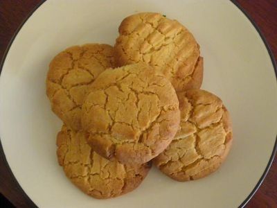 Crunchy basic biscuits I've loved since I was a little girl. Butter Biscuits Recipe, Burnt Butter, Caramel Biscuits, Butter Biscuits, Best Christmas Recipes, Walnut Cookies, Biscuits Easy, Traditional Dishes, Biscuits Recipe