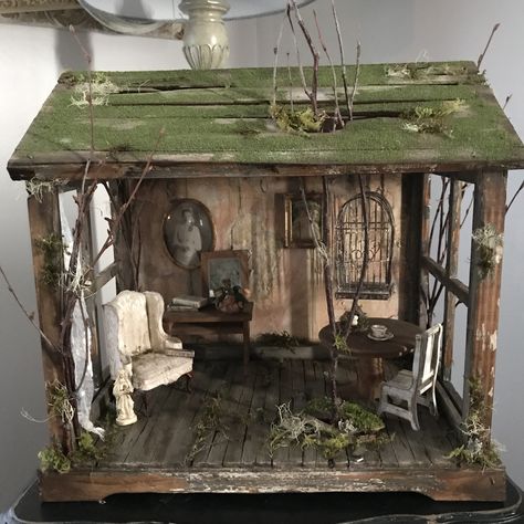 Abandoned miniature room box cottage listed in my Etsy shop Room Box Miniatures, Magia Das Ervas, Haunted Dollhouse, Haunted Dolls, Halloween Village, Miniature Rooms, Miniature Diy, Miniature Houses, Miniature Crafts