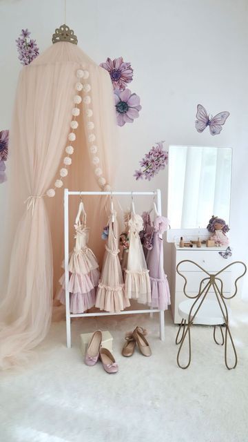 Princess Dress Up Corner, Dress Up Corner For Girls Room, Girls Dress Up Area, Kids Dress Up Area, Princess Bedroom Ideas Toddler, Princess Playroom, Toddler Room Ideas Girl, Dress Up Corner, Evie Costume