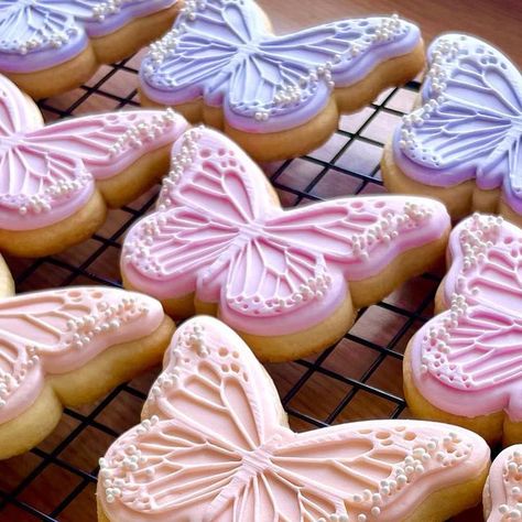 Sweets by Becca on Instagram: "Butterfly cookies for Bonnie’s magical 1st bday 🦋" Butterfly Fondant Cookies, Butterfly Sugar Cookies Decorated, Butterfly Cookies Decorated, Butterfly Sugar Cookies, Butterfly Cookies, Royal Iced Cookies, Arts And Crafts For Teens, Fondant Cookies, Beautiful Cookies