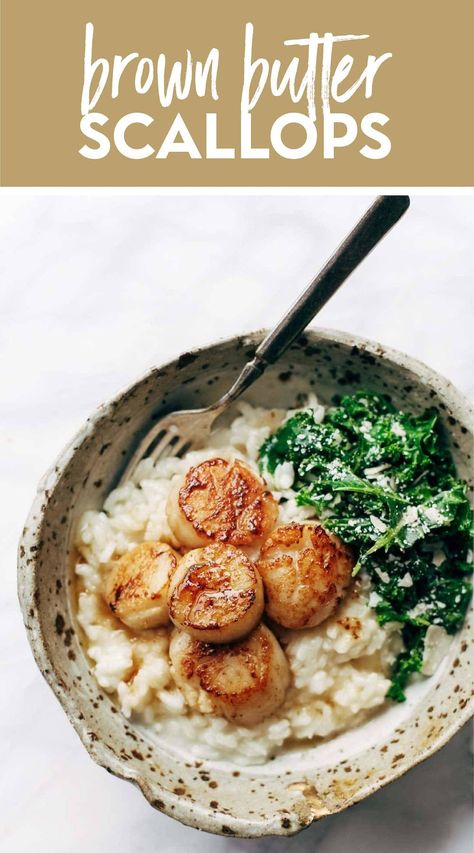 Brown Butter Scallops with Parmesan Risotto! So Luscious! So Fancy! So Christmas-Date-Night-In Perfect. Say hello to this delicious meal! #scallops #risotto #datenight Scallop Risotto Recipes, Brown Butter Scallops, Butter Scallops, Parmesan Risotto, Dessert Aux Fruits, Scallop Recipes, Cheesy Bread, Risotto Recipes, Skinny Taste Recipes